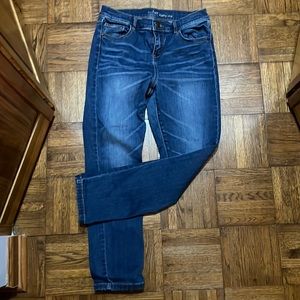 Medium wash crop jeans